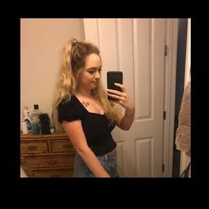 Meet your Posher, Hannah rose